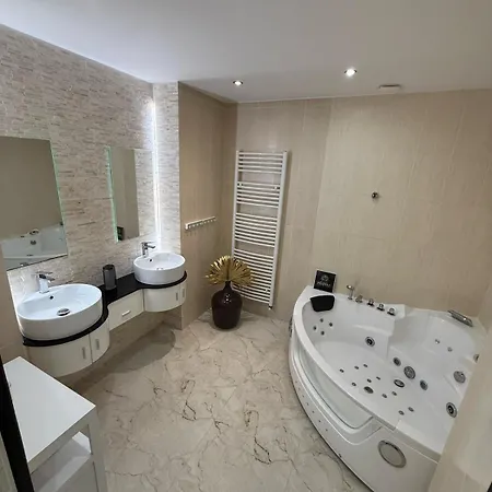 Holiday home Maison Frappaz - 4 Bedrooms With Garden Villeurbanne